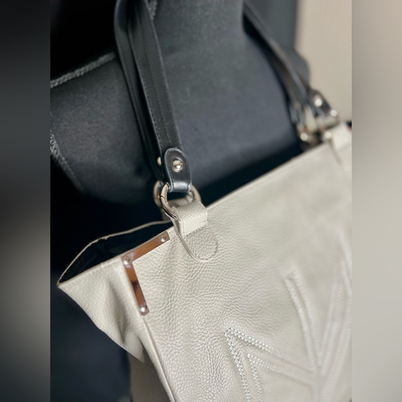 🤩 NEW ITEM! Celine Prima Shell Bag Dove Gray Pebble Textured Faux Leather - Picture 3 of 7